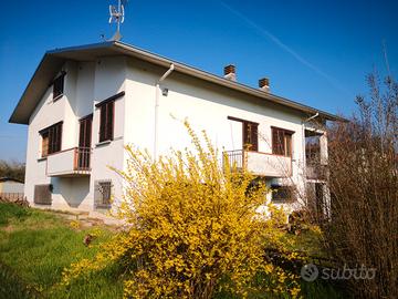 Villa singola con giardino e box