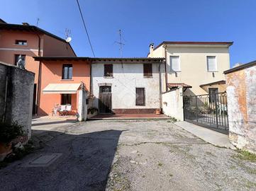 CASA DI CORTE A CASALMORO