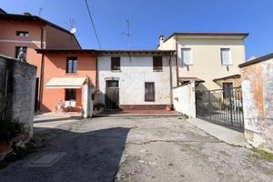 CASA DI CORTE A CASALMORO