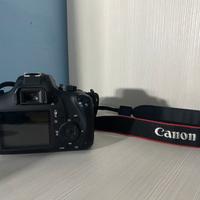 Canon Eos 4000D +obbiettivo EF-S 18-55 mm DC III