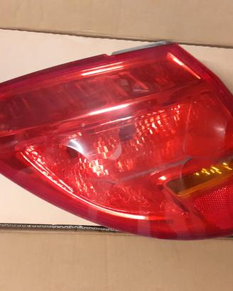 Faro post. Sx parte ext. Opel Meriva B (con danni)