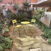 Villetta a schiera con giardino ed autorimessa