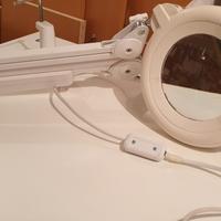 Lampada medica e da estetista