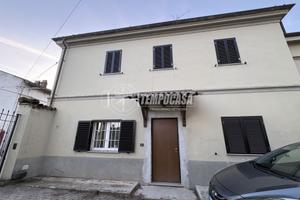 CASA INDIPENDENTE CON GIARDINO E BOX AUTO