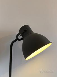 Lampada da terra, grigio scuro HEKTAR