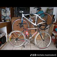 Due bici da corsa.