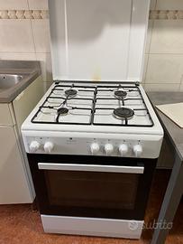 Cucina con forno a gas