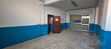 PRESSI VIA CESARO' - Magazzino/garage di 135 mq ca