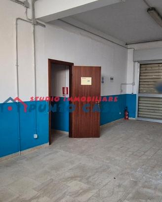 PRESSI VIA CESARO' - Magazzino/garage di 135 mq ca