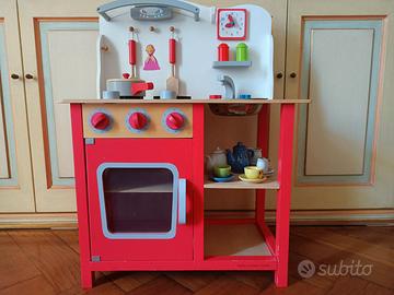 Cucina in legno per i bambini