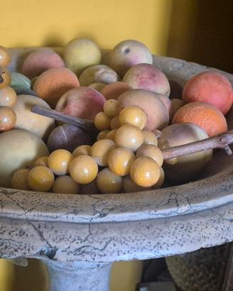 acquasantiera con frutta di marmo 