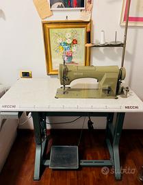 Macchina da cucire Necchi professionale