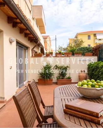 Appartamento indipendente con giardino e box