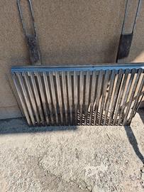 Griglia da barbecue con manici in legno