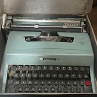 Olivetti Lettera  32 Salvia macchina da scrivere