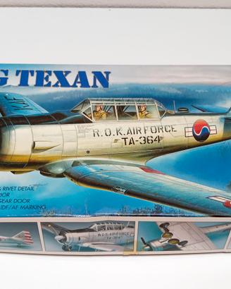 Academy T-6G Texan Model Kit Scala 1/72