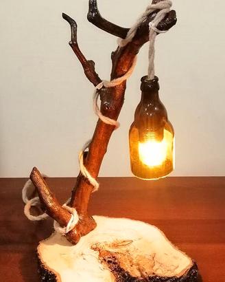 Lampada artigianale in legno e vetro stile rustico