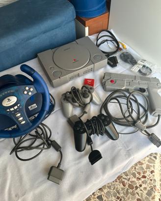 Lotto Sony PlayStation 1con volante, guncon e pad