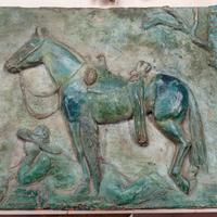 bassorilievo in terracotta "Cavallo" di Enzo Nenci