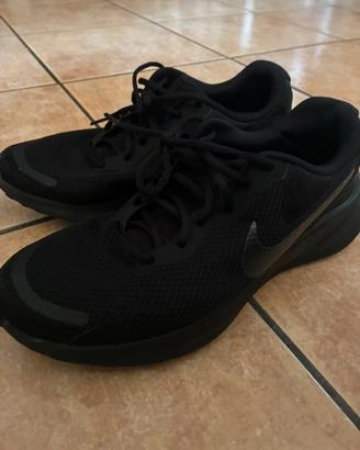 NIKE 44 EU