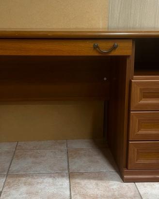 Scrivania in legno