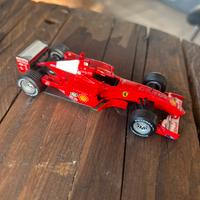 Modellino Ferrari F2001 1:43