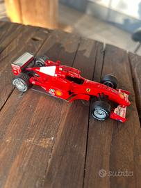 Modellino Ferrari F2001 1:43