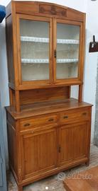 Credenza antica con vetrina 