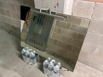 Specchiera bagno con mensola in vetro e supporti