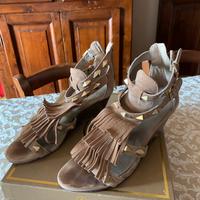 Sandali donna ASH scamosciati beige con frange