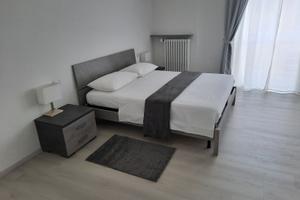 Stanza matrimoniale per brevi e lunghi periodi, tu