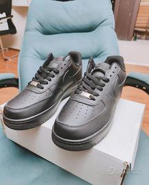 Nike Air Force 1 nera EU 44