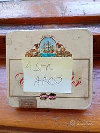 Astuccio metallico con 4 Strumendi ad arco