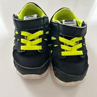 Scarpe ginnastica Nike strappi taglia 21