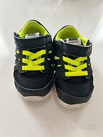 Scarpe ginnastica Nike strappi taglia 21