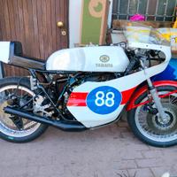 Yamaha TZ 350 a liquido