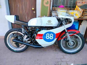 Yamaha TZ 350 a liquido