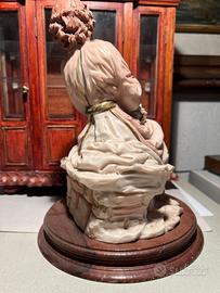 Scultura donna con bambino di Capodimonte Cortese