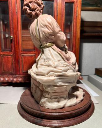 Scultura donna con bambino di Capodimonte Cortese