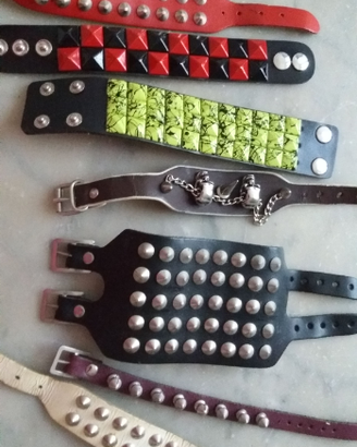 Bracciali polsiere dark borchiate in pelle