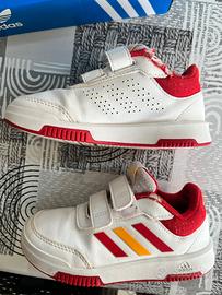 Scarpe Adidas bambino con strappo numero 30