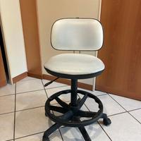Sgabello regolabile in altezza