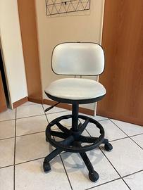 Sgabello regolabile in altezza