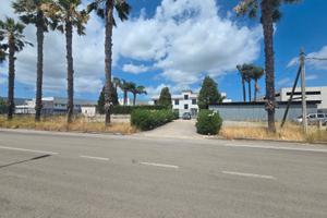 Capannone di 1400 mq con esterno di 3000 mq