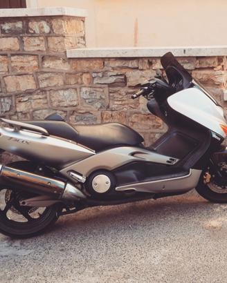 YAMAHA TMAX
