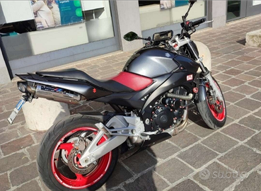 Suzuki Gsr 600 YOSHIMURA del 2010 con 30000