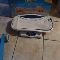 Giochi,peluches,bilancia,girello,lettino ed altro