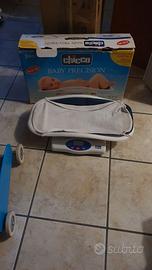 Giochi,peluches,bilancia,girello,lettino ed altro