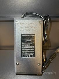 Caricatore 67.2V 5A Bici eletriche Litio Nuovi