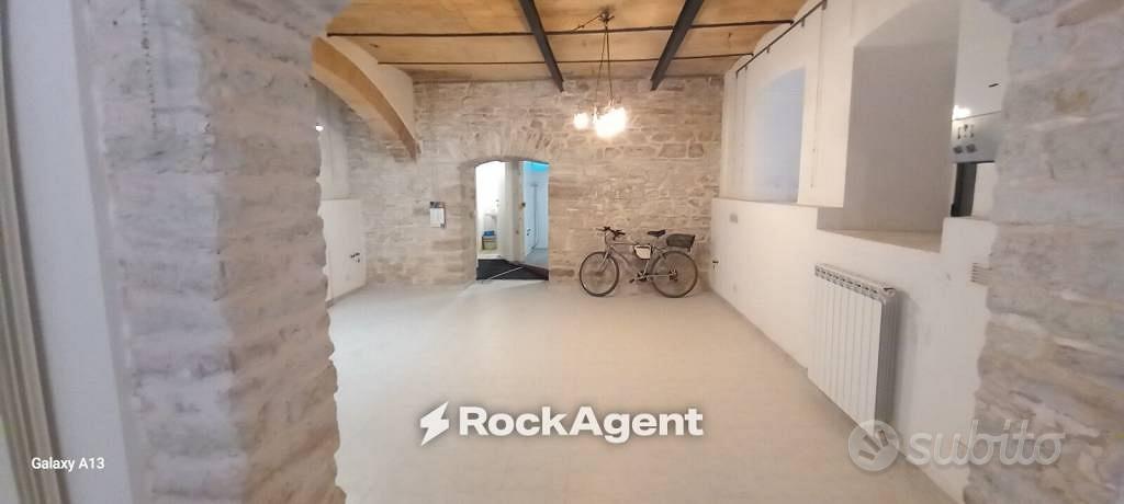 Immobile di 73 m² con 2 locali a Genga - Altro